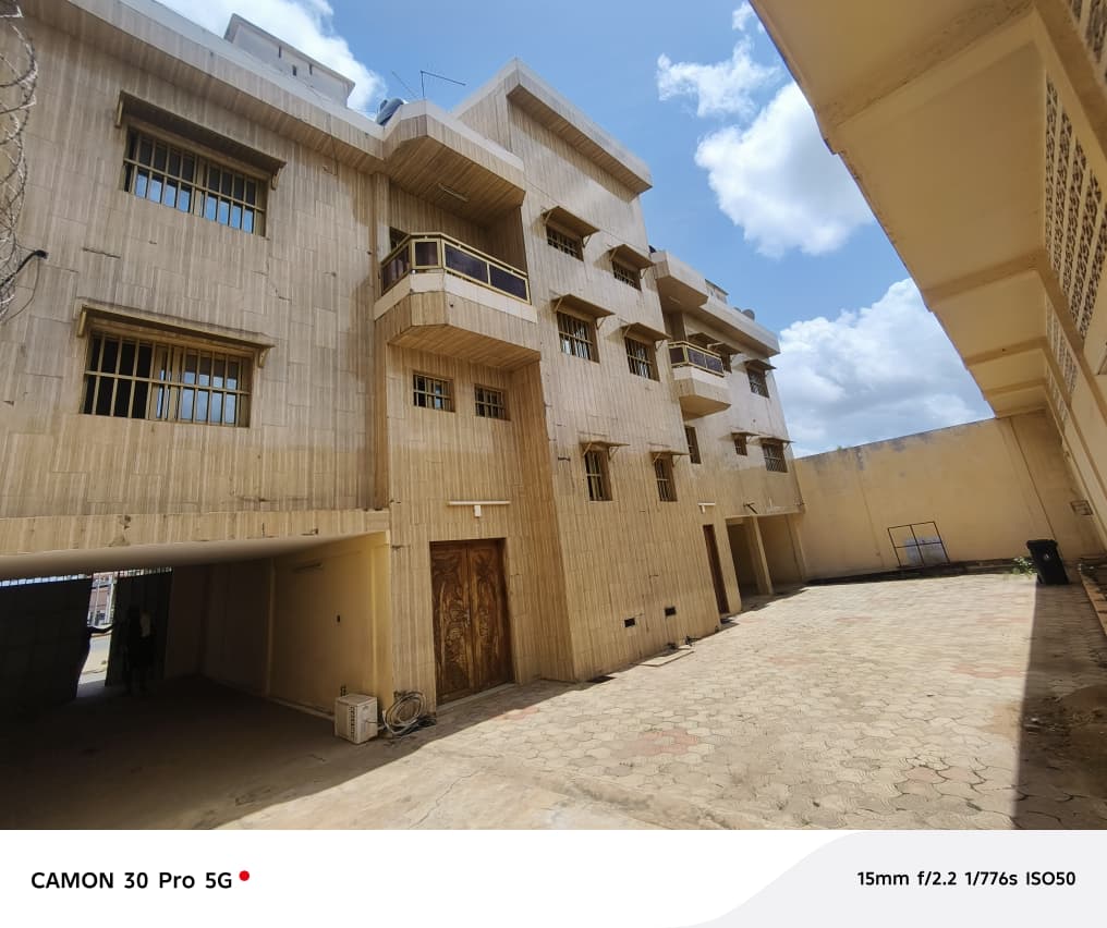 GRANDE VILLA À VENDRE À  ADIDOGOMÈ- APÉDOKOÈ